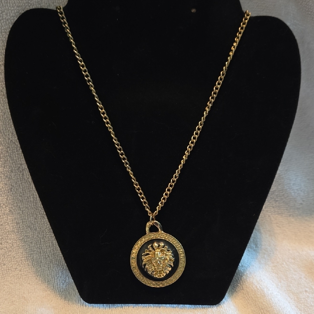 18" Gold Lion Pendant Necklace